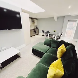 2 Bedroom In The Heart Of - Spacious - Sleeps 7 Newcastle upon Tyne