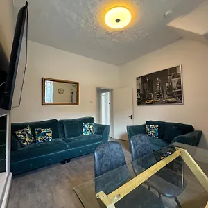 4 Bedroom House, Location Newcastle upon Tyne